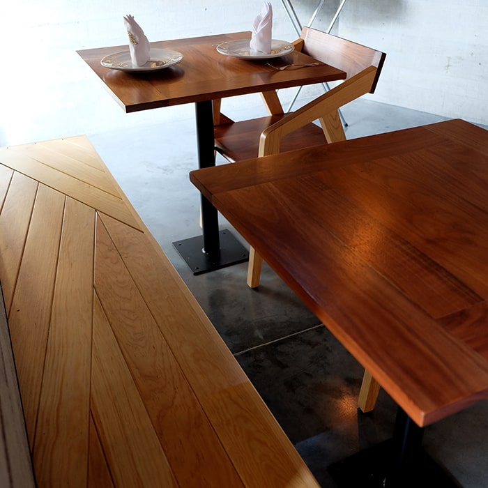 Diseño y Manufactura de Muebles para Restaurante Cobrizo